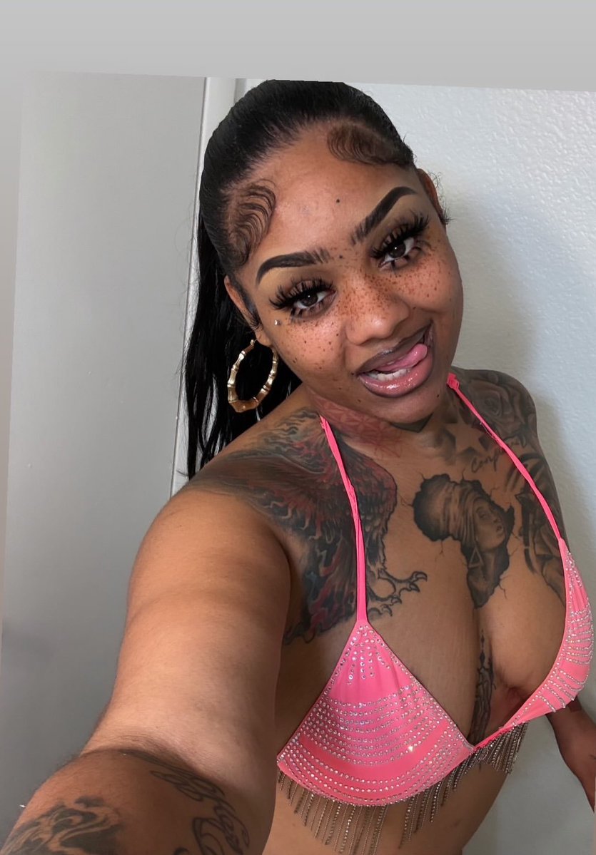 Tykeraakz's tweet photo. Pretty face,heavy curves. https://t.co/vWcop5yskb