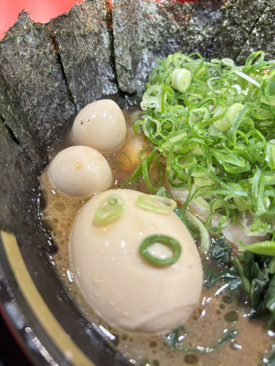 teruteruafu's tweet photo. とらきち家 平塚
とらきちラーメン 
今日は ゆりさん のーちゃん お友達と同麺😊
絶対旨い😋とらきち家さん🐯💗🍜
ウルとらスープ最高です🐷🦴😍
バランスばっちり(งД)งｳｵｰ‼️
とらきち家の皆さん𝐓𝐡𝐚𝐧𝐤 𝐲𝐨𝐮 -👍
🤖笑顔でテキパキ最高っす‼️‼️
フォロワーさん多数居たꉂ🤣𐤔𐤔
至福の一杯❣️
ご馳走様でした😋
@debupopopo 
@trkc0125