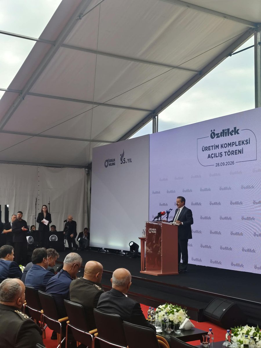 farukcelikcomtr's tweet photo. 106.000 metre²’den oluşan ÖZDİLEK ÜRETİM KOMPLEKSİ Açılış törenindeydik.
Bursamıza, ülkemize hayırlı olsun.
Hüseyin Özdilek ve Murat Özdilek beyleri tebrik ediyorum. https://t.co/WZcGbRKK6x