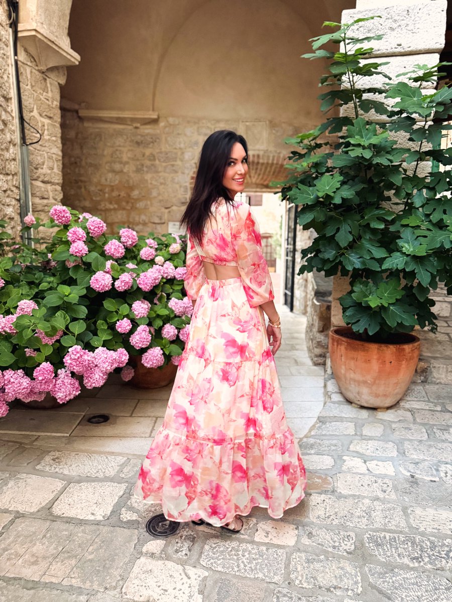 olilaw's tweet photo. Catching flights, feelings, and the golden hour light.🌸 Wearing my favorite florals and pretending I’m in a European fairytale.🌺 Where should we wander next? https://t.co/ypqUsMCXZ9