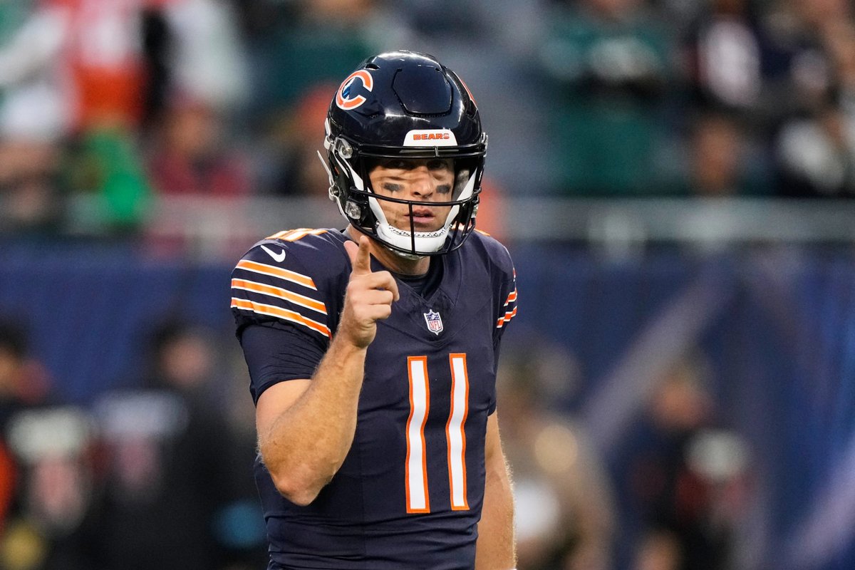 PrizePicks's tweet photo. 🚨 RUMORS: After tonight's performance the Patriots, Chargers, and Texans have reached out to the Bears for Case Keenum https://t.co/9NSnQES2gl
