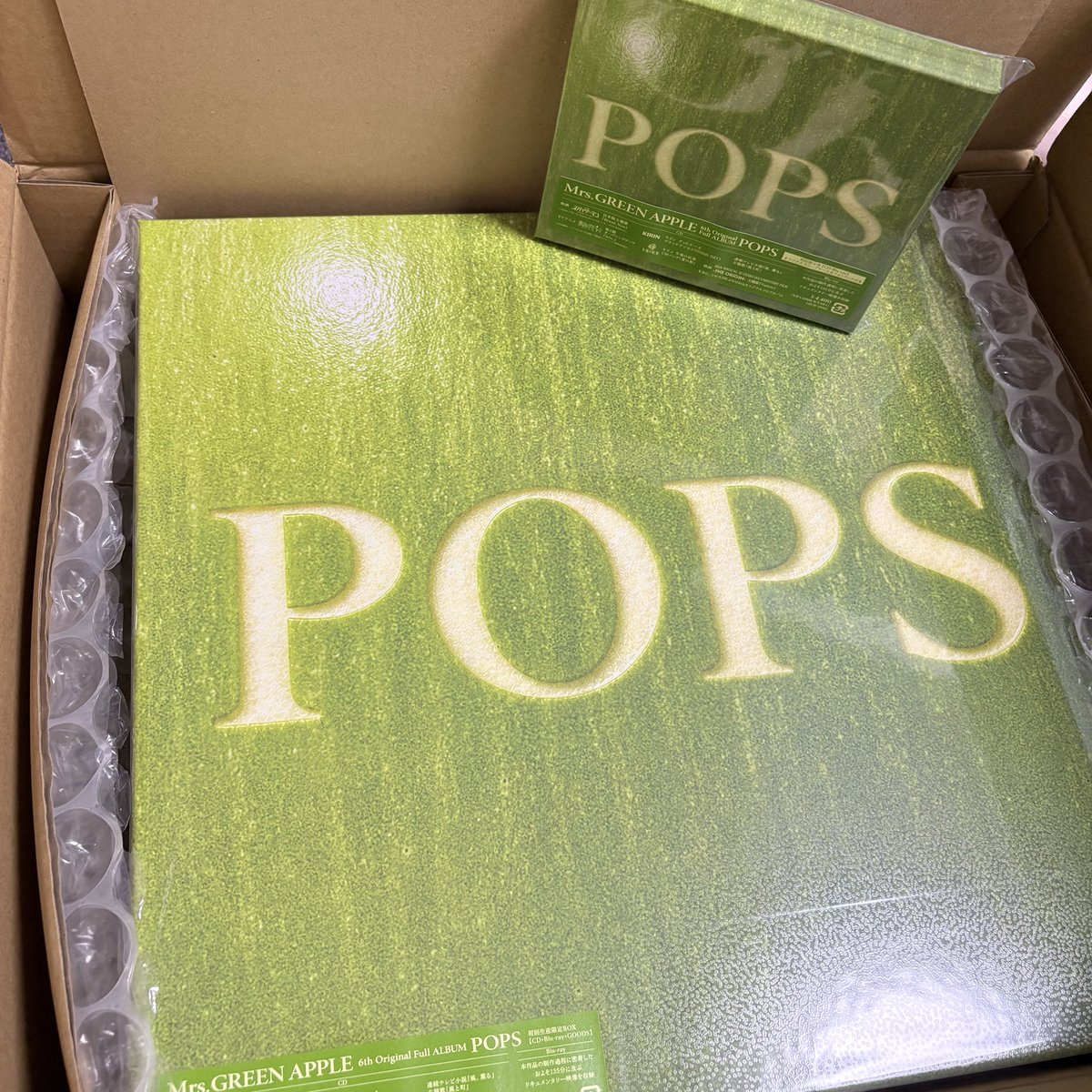 hidamarijikan's tweet photo. #ミセスPOPS
届いたぁ🙌✨
BOX…今までのも大きかったけど
なんか更に大きくなってない👀⁉️
収納してる所もうぎゅうぎゅうだから
なんか考えなきゃ😅 https://t.co/seNC1l7ZRn