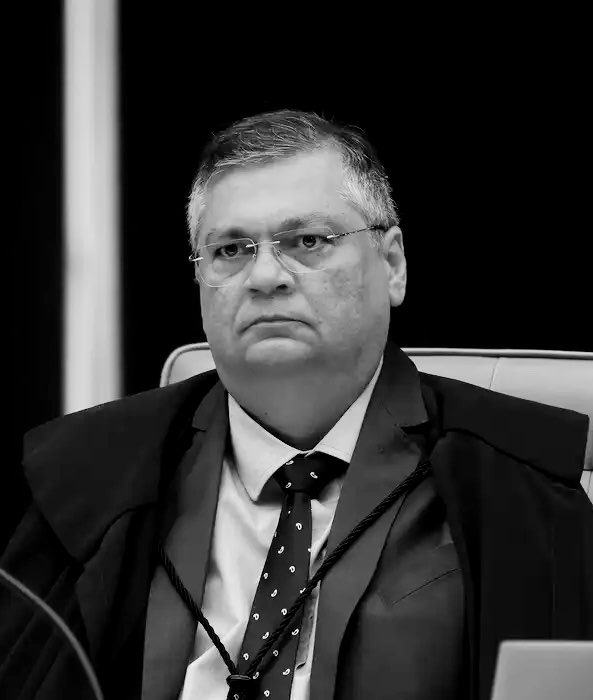 chequeibrasil's tweet photo. 🚨BOMBA: Fux acaba de DERRUBAR decisão de Dino e exige que redes removam fake news envolvendo Flávio e padroeira. https://t.co/S2bnWaEiWh