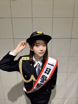RBBTODAY's tweet photo. 堀未央奈が月島警察署の1日警察署長に！制服姿にファン悶絶
https://t.co/UEocqmEGzH

#堀未央奈 #一日警察署長 #オフショット https://t.co/xUy0LpCrsR