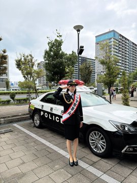 RBBTODAY's tweet photo. 堀未央奈が月島警察署の1日警察署長に！制服姿にファン悶絶
https://t.co/UEocqmEGzH

#堀未央奈 #一日警察署長 #オフショット https://t.co/xUy0LpCrsR