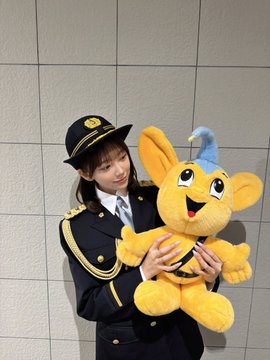 RBBTODAY's tweet photo. 堀未央奈が月島警察署の1日警察署長に！制服姿にファン悶絶
https://t.co/UEocqmEGzH

#堀未央奈 #一日警察署長 #オフショット https://t.co/xUy0LpCrsR