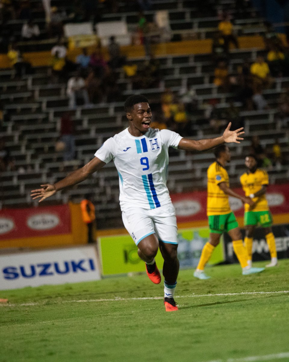 jota_alpz's tweet photo. Honduras vuelve al triunfo de la mano de jóvenes MUY PROMETEDORES, especialmente Keyrol Figueroa.

El hijo de Maynor, ficha del Liverpool, anotó el gol del gane. Su medio hermano Dereck Moncada ya brilla a los 18 años en Suiza. Lástima esa expulsión injusta.

Hay con qué en la H. https://t.co/7Hxl2ric8u