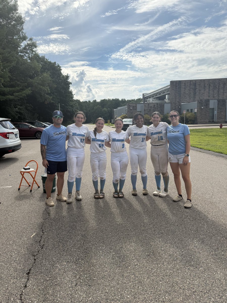 ZoeMalkSoftball's tweet photo. Finished up the 2026 summer at New England’s Finest and went out with a bang! My hand is totally healed and I feel like I’ve finally got my full swing back with gradually increasing power. Loved this crew, thanks Coach Gill, AJ and Kara for an awesome summer! https://t.co/IvCaSngYMf