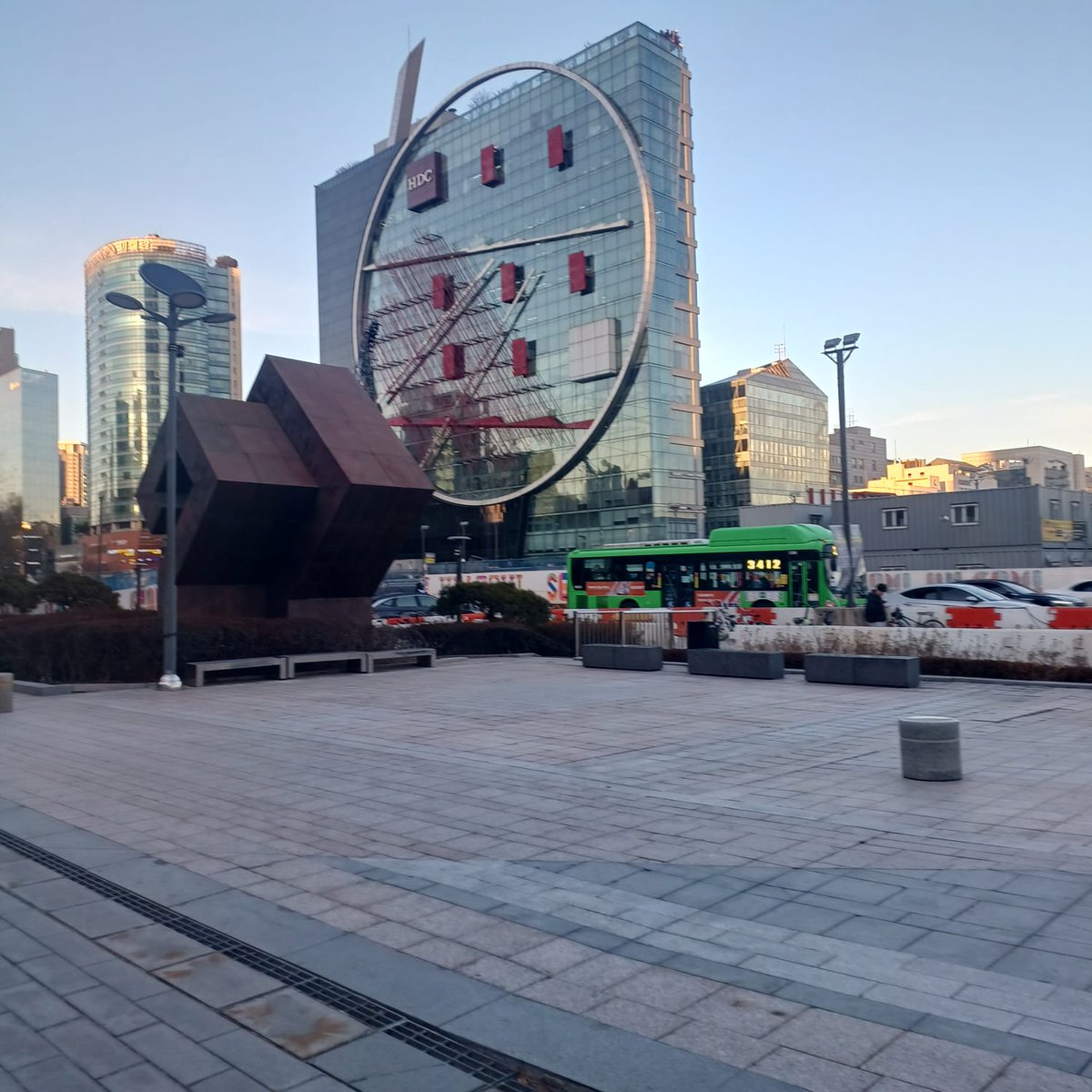 AnaMoretto4's tweet photo. #AlphabetChallenge #WeekMforMachinery
Seoul, South Korea. https://t.co/Ak5cNHOCJO