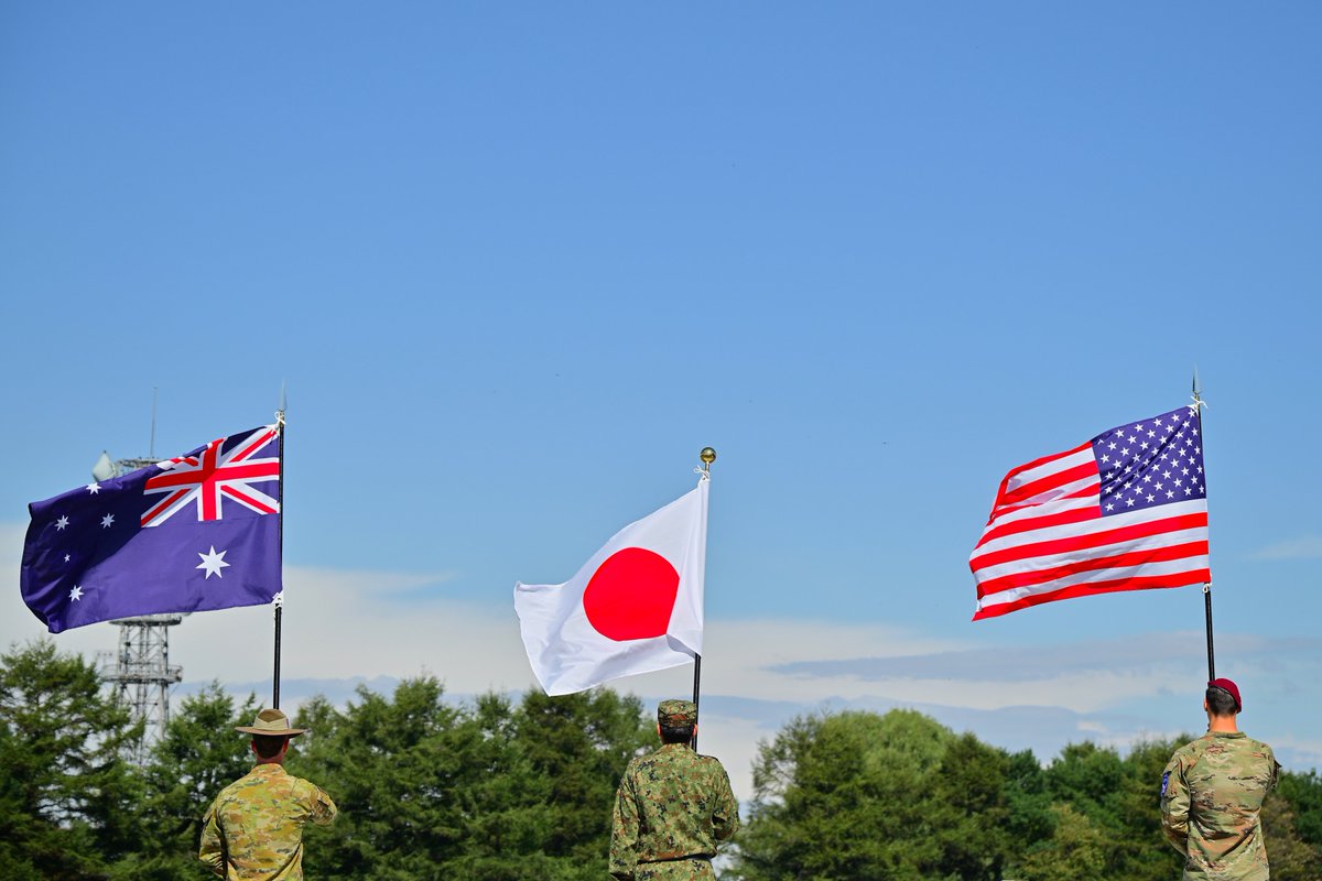 11b_na_jgsdf's tweet photo. 9月24日、オリエント・シールド26の全ての訓練を終え、東千歳駐屯地において終了式を実施しました。
自衛隊の優秀隊員に対し米・豪指揮官からメダルが授与されました。
#防衛省 #陸自 #自衛隊 #orientshield #OS26 #日米豪共同 https://t.co/0AFkTGeL1v
