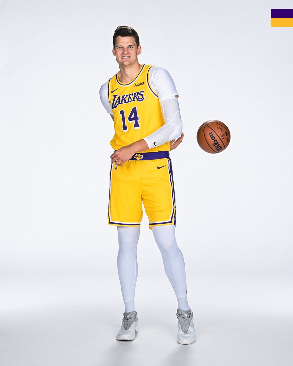 Lakers's tweet photo. Season can’t start soon enough 🔒 https://t.co/lVS6Gorq0Y