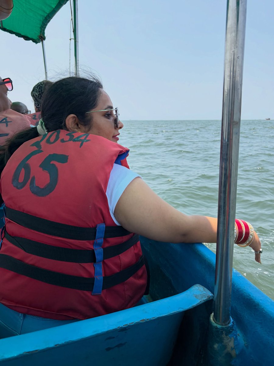 RebeckaAnnim's tweet photo. Adventure found me somewhere between the waves and the wind. https://t.co/JxOs2QkIFX