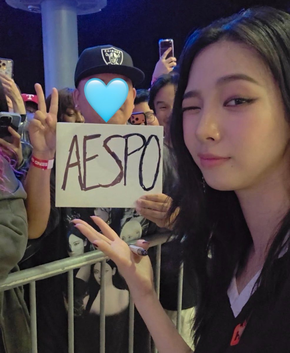 kirinyangz's tweet photo. aespo 😆 https://t.co/i3PTRo7L2L