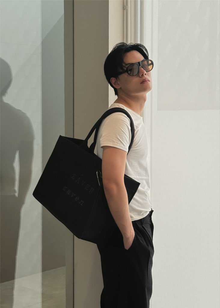 zaventhofficial's tweet photo. MARLOWE TOTE — 2,390 THB.

Available 30 September 2026, 10 AM.
Collect your essentials. Make them ZAVEN

#zaven #zaveners https://t.co/yqyLxDAOiF