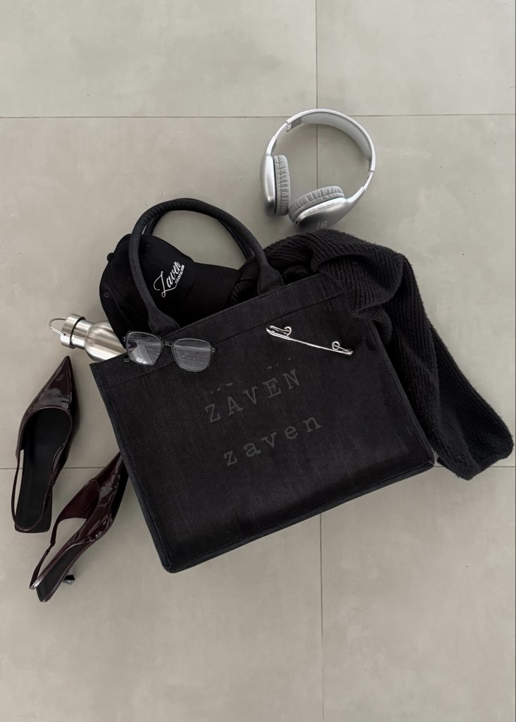 zaventhofficial's tweet photo. MARLOWE TOTE — 2,390 THB.

Available 30 September 2026, 10 AM.
Collect your essentials. Make them ZAVEN

#zaven #zaveners https://t.co/yqyLxDAOiF