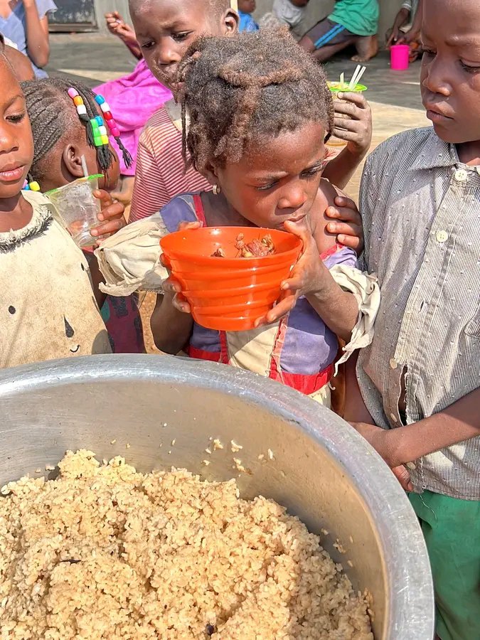 SwalikiKy's tweet photo. Dear Secret Santa kindly help our village orphanage in anyway you possibly can.
@lovesshebaa
@rich1299 @nottryingwithem
@RKT0v
@topcac @Mara97565447 @rachaellmaynar @WayhaughtLunar
@BetuuElii
 @bobbybell2014 @xvanityxswarlax https://t.co/Pp1RisDrWP