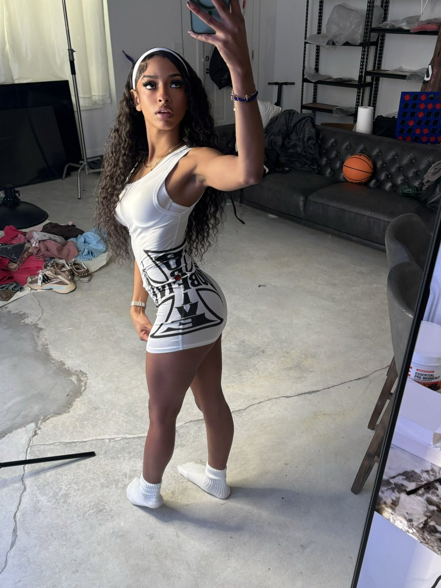 wovielourr's tweet photo. I’m such a doll https://t.co/YIJBsq9VmW