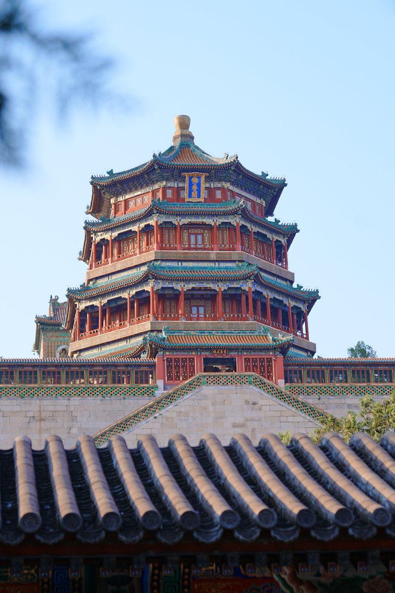 BeijingTourismX's tweet photo. The Hall of the Fragrance of Buddha is one of the most iconic landmarks in Beijing’s Summer Palace. Climb the steps and take in the beautiful views across the imperial gardens, with autumn colors adding an extra touch of charm. https://t.co/tvigJYACc9