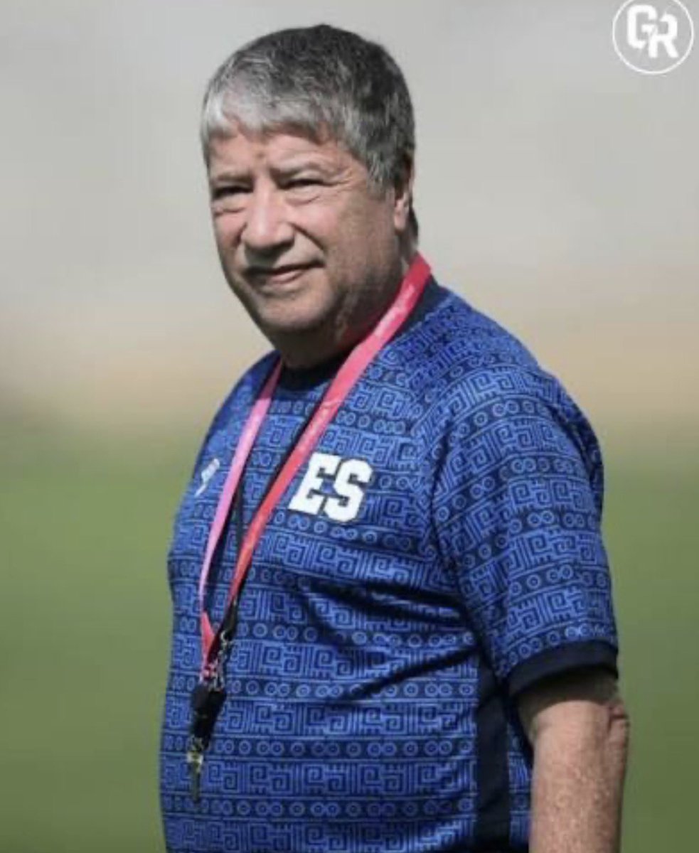 CronicasPrimera's tweet photo. Yo quisiera que explicara o que alguien le preguntara, ¿bajo que argumento futbolístico decidió plantear con 5 defensas? 

Por qué si ser valiente le salió bien en el partido anterior y la gente le aplaudió, hoy decidió ser cobarde?

QUE TENGA RESPETO Y QUE LO EXPLIQUE https://t.co/D8i1pnYjM7