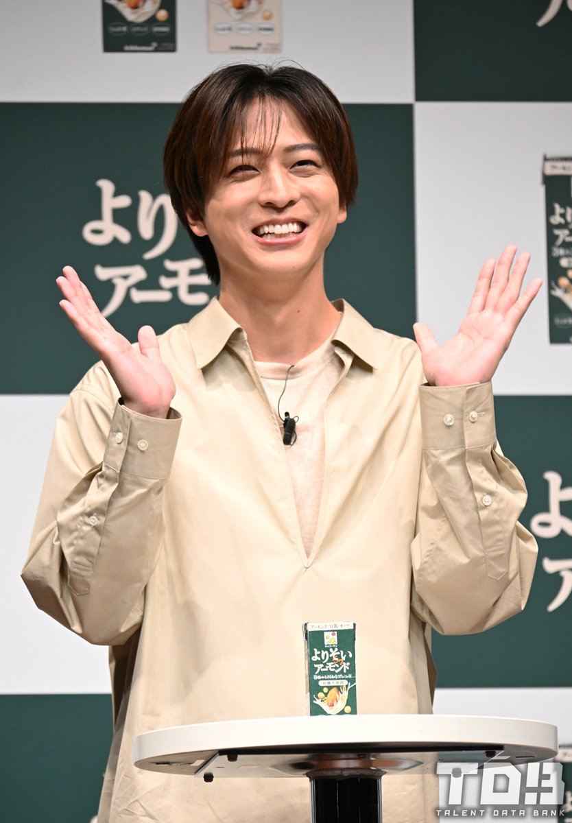 talent_databank's tweet photo. 『キッコーマン よりそいアーモンド』TVCM発表会

timelesz・寺西拓人、優しい笑顔や包容力のある雰囲気が評されCMキャラクターに起用！

発表会ではCM内で披露したマジックを再現！見事に成功させて大きな拍手に笑顔みせる

https://t.co/7dlqLzy1gd

#寺西拓人 #timelesz https://t.co/QMggX4Y0oJ