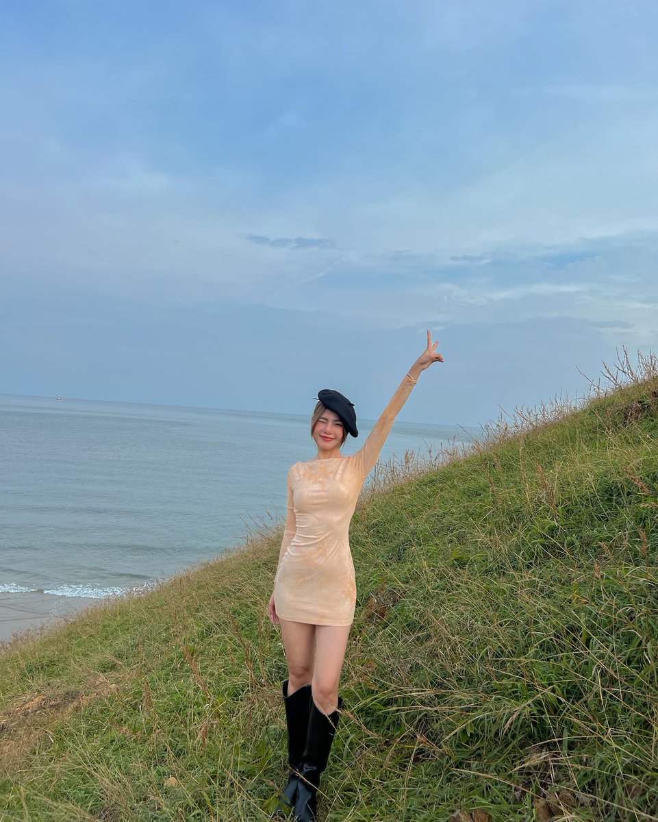 lucyjanayne1's tweet photo. 朝起きる瞬間の『あと5分だけ…』の魔力は異常だと思う。本当そう思う。 🌟
MljC https://t.co/6NvLs8vWFv