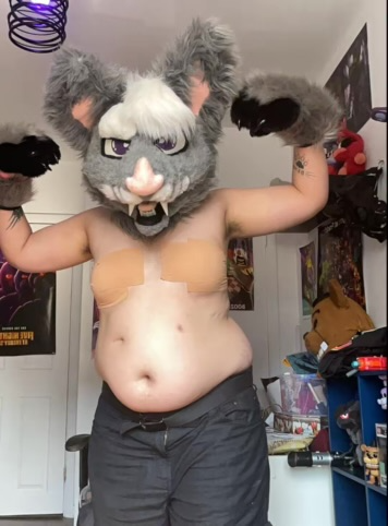 GH0ST_the_bat's tweet photo. we love belly yes, we dooooo..~

Side note: I realized I'm allergic to trans tape 2 days later, so this is the only one of the pics I took..
#furry #furries #furryfandom #fursuit #fursuiter #bat #batfurry #belly https://t.co/8MC8gFBqS1