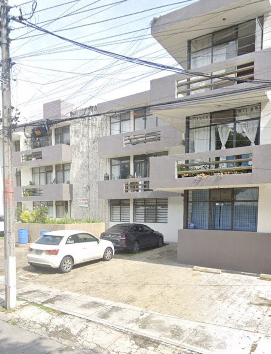 luiscarlosplata's tweet photo. En este condominio multifamiliar de Guadalajara vive el vato que, según él, va a comprar AHMSA en 24 mil 500 millones de pesos. Así que tú digas, caga lana el viejo (77 años), pues no.
Mañana les cuento la historia en @PeriodicoZocalo https://t.co/d8c4CLLyRu