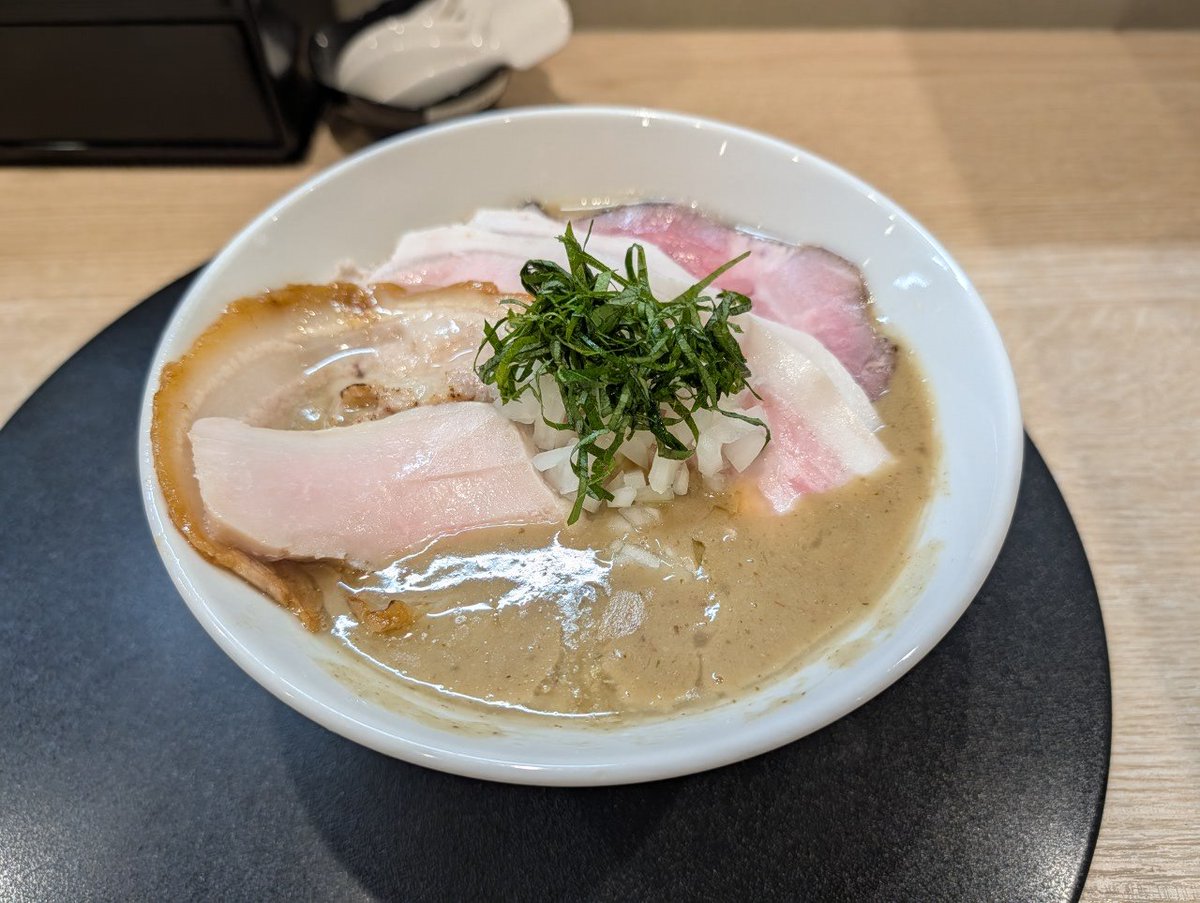 RX173's tweet photo. 今日のお昼   麺屋 伊藤

熱々、鶏白湯 
和え玉も味変にとても旨し👍 https://t.co/T5N68NBjNi