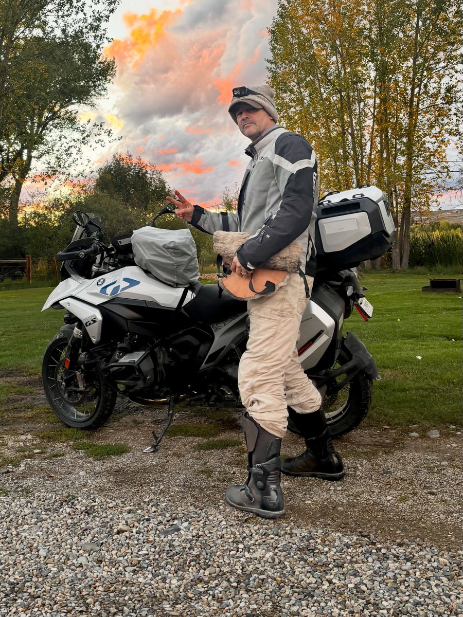fatherfigwre's tweet photo. OMG NEW KYLE PHOTOS! Everyone thank Garret Dillahunt 😌🥰 https://t.co/XdSkD2rEbr