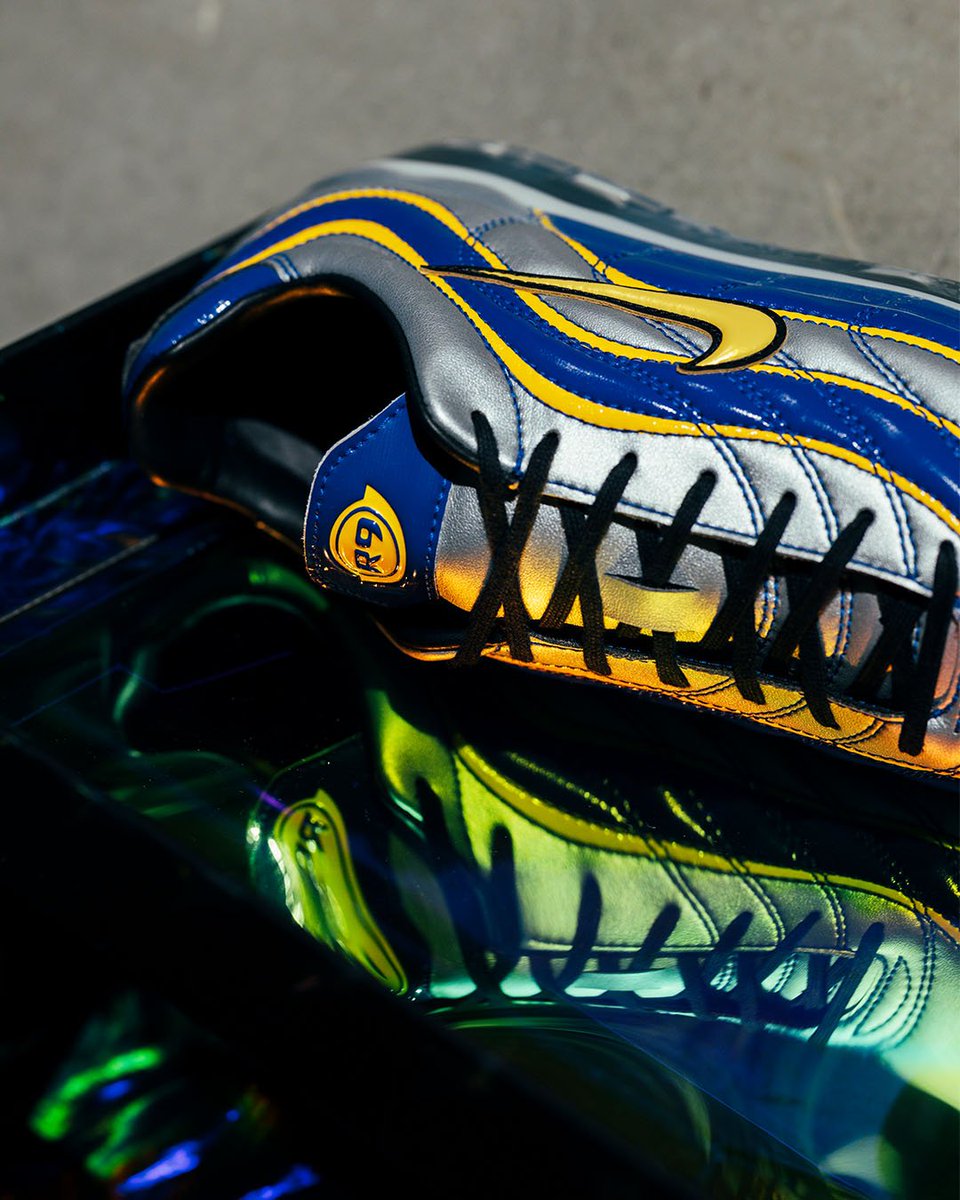 soccershop_kamo's tweet photo. マーキュリアル ヴェイパー R9が普段使い用にリメイクされて再登場。オリジナルのルックスをキープしつつ、ドロップインミッドソールとかかとのAir Zoomユニットの上には合成皮革のアッパーを据えた。オリジナルと同じスパイクをシースルーのアウトソールに埋め込んだ、さまざまなシーンで着用できる一足。

Clubhouse by KAMOにて、数量限定発売。

既に発売している「NIKE AIR MAX JOGA BONITO R9」もあわせてチェック👀

店舗の詳細はこちら🔽
https://t.co/95EqqyEunk

#Nike 
#KAMO