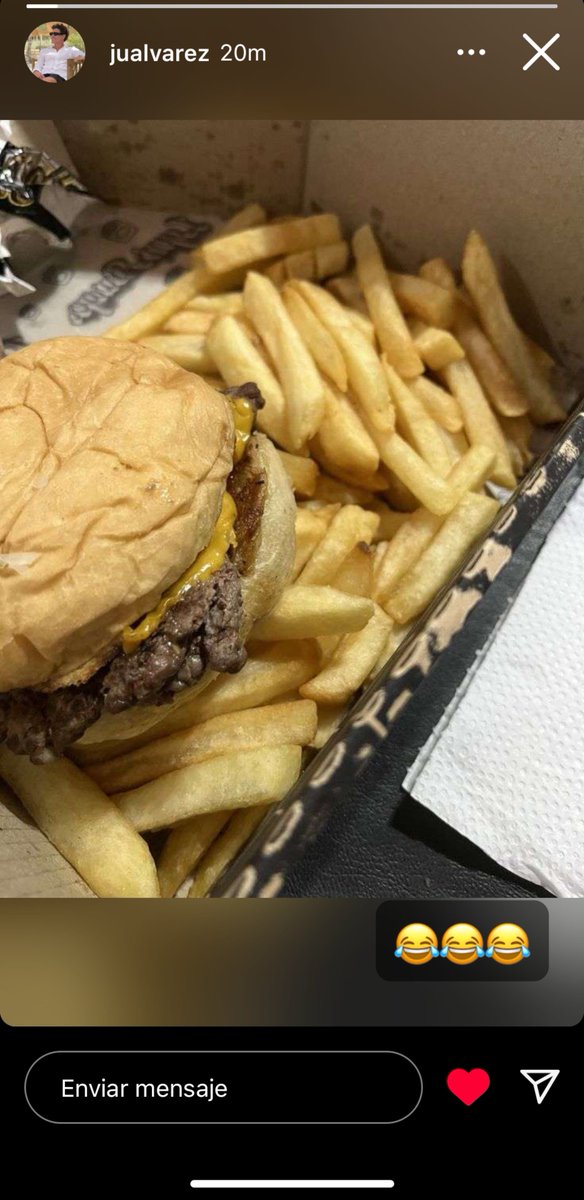 sourtimezs's tweet photo. — 22 ese amigo que liga hamburguesa https://t.co/a3WNhHjqTS