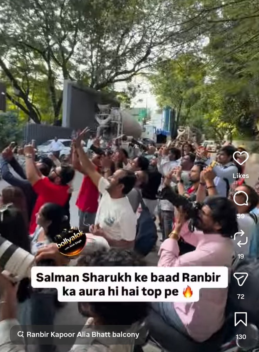 LoyalYashFan's tweet photo. bro thinks he’s Shah Rukh Khan 😭😭

just counted, there are only 40 people, and they’re mostly paps, not fans 😭😭 https://t.co/A2dzDXXcuP