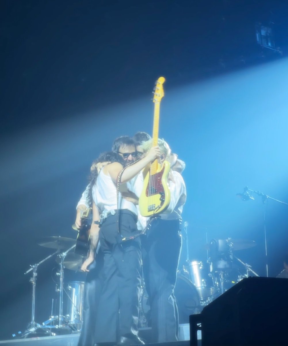 camiftnath's tweet photo. los amo morat nunca nadie entendera el amor inmenso que les tengo y lo agradecida que estoy de que llegaron a mi vida 😭 https://t.co/fk8kSOxmfU