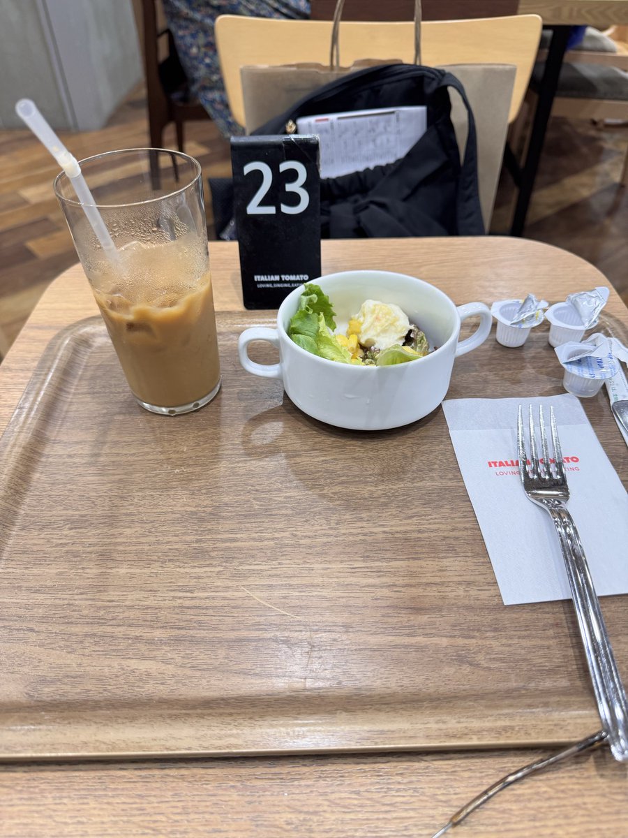 yukm's tweet photo. 飯こない、、、 https://t.co/4IlvphJtNB
