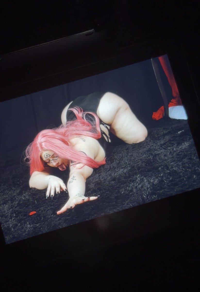 llcvelyhaley's tweet photo. new to #nsfwtwt
⌢⌢⌢⌢⌢⌢⌢⌢⌢⌢⌢⌢⌢⌢
♰ nineteen
♰ she/her
♰ 4’11 &amp; chubby
♰ alt + emo
♰ american
♰ DMs open
♰ soft kinks
♰ switch
♰ model + cosplay
♰ audios + nudies
⌣⌣⌣⌣⌣⌣⌣⌣⌣⌣⌣⌣⌣⌣
🖤/ RT for mutuals
#moothunt 
#nsfwtwtًً  #horny https://t.co/vg6tTRfbkk