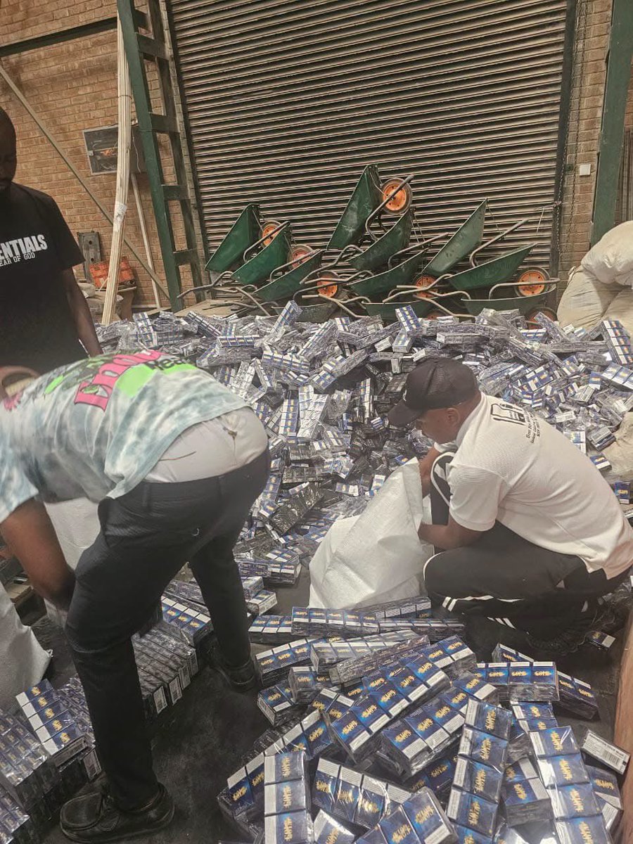 Abramjee's tweet photo. Zimbabwe Revenue officers intercepted a fuel tanker concealing over 1,000 boxes of cigarettes, with an estimated potential revenue prejudice of approximately US$44,000.

The fuel tanker and cigarettes have been detained pending further investigations and enforcement action. https://t.co/sTziK9n3lJ