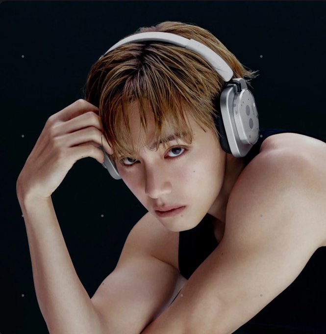WORLDMUSICAWARD's tweet photo. V is the new Global Brand Ambassador for Nothing!💪🕺🆕🌎🤝🎧🇬🇧🔥👑💜  
"I'm excited to be part of this bold new chapter with Nothing. Headphone (1) Pro feels true to how I create, with a design grounded in creative expression. I look forward to our journey together." – V   
 
NOTHING GLOBAL AMBASSADOR V #TAEHYUNGxNOTHING 
#VxNOTHING 
#V #TAEHYUNG 
#BTS @BTS_twt

https://t.co/tlyDyrCjY1