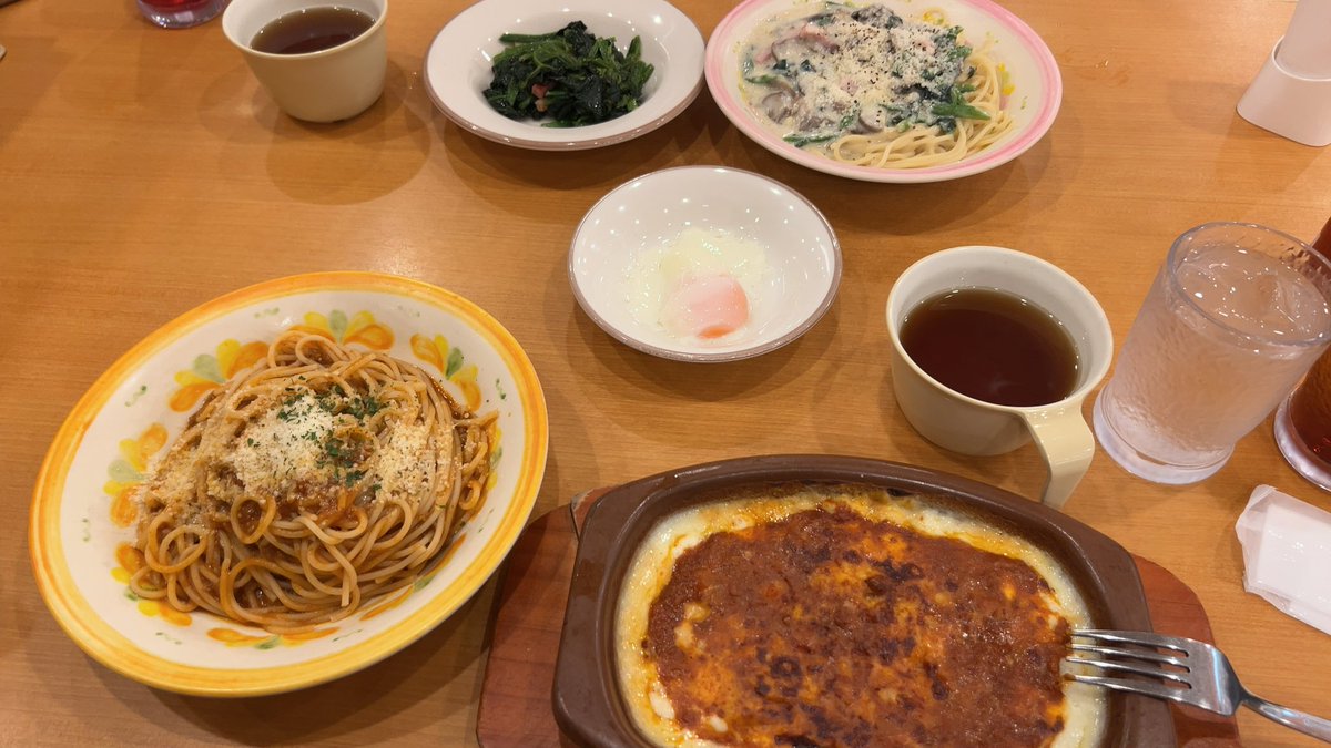 Risa69397's tweet photo. ルイちゃんと朝ごはん。サイゼ。お腹いっぱい。
@deriyaku2 https://t.co/HOnNo1ilWx
