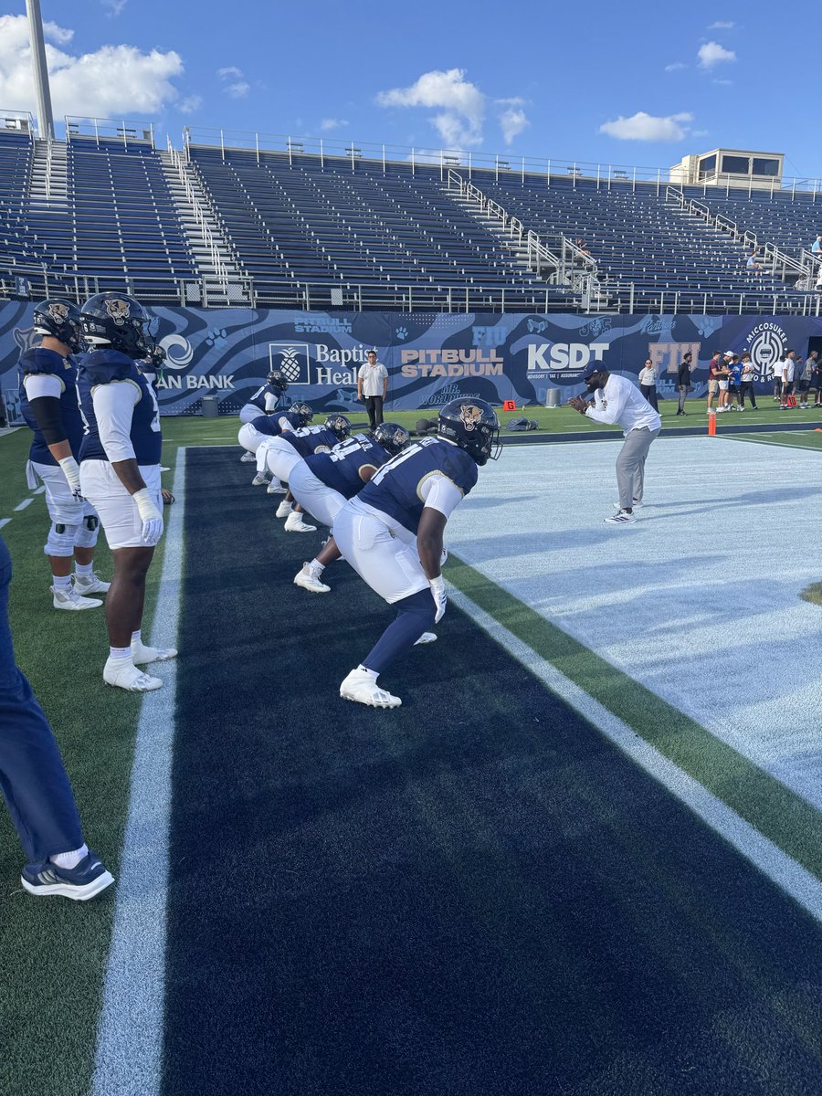 TristanTur75's tweet photo. Great day in Miami! Appreciate the @FIUFootball staff for having me down for game day. 🐾🏈

#PawsUp #FIUFootball https://t.co/dlMvW4s50R
