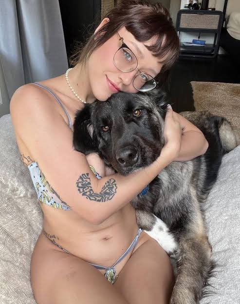 marshalkatlin's tweet photo. If you see me with my dog will you be scared or just grab me 🍓🍑#viral https://t.co/y7NhNsI2uT