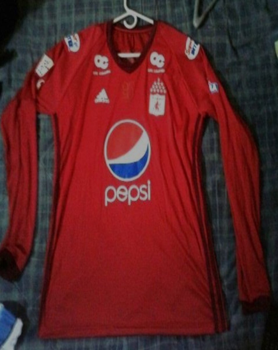 MauroMacaro8182's tweet photo. Vendo camisetas de segunda mano en muy buen estado y a precios demasiado accequible; muy economicas. 
Info: 300-728-20-41 en Cali, Valle. https://t.co/0BYB6hFzUv
