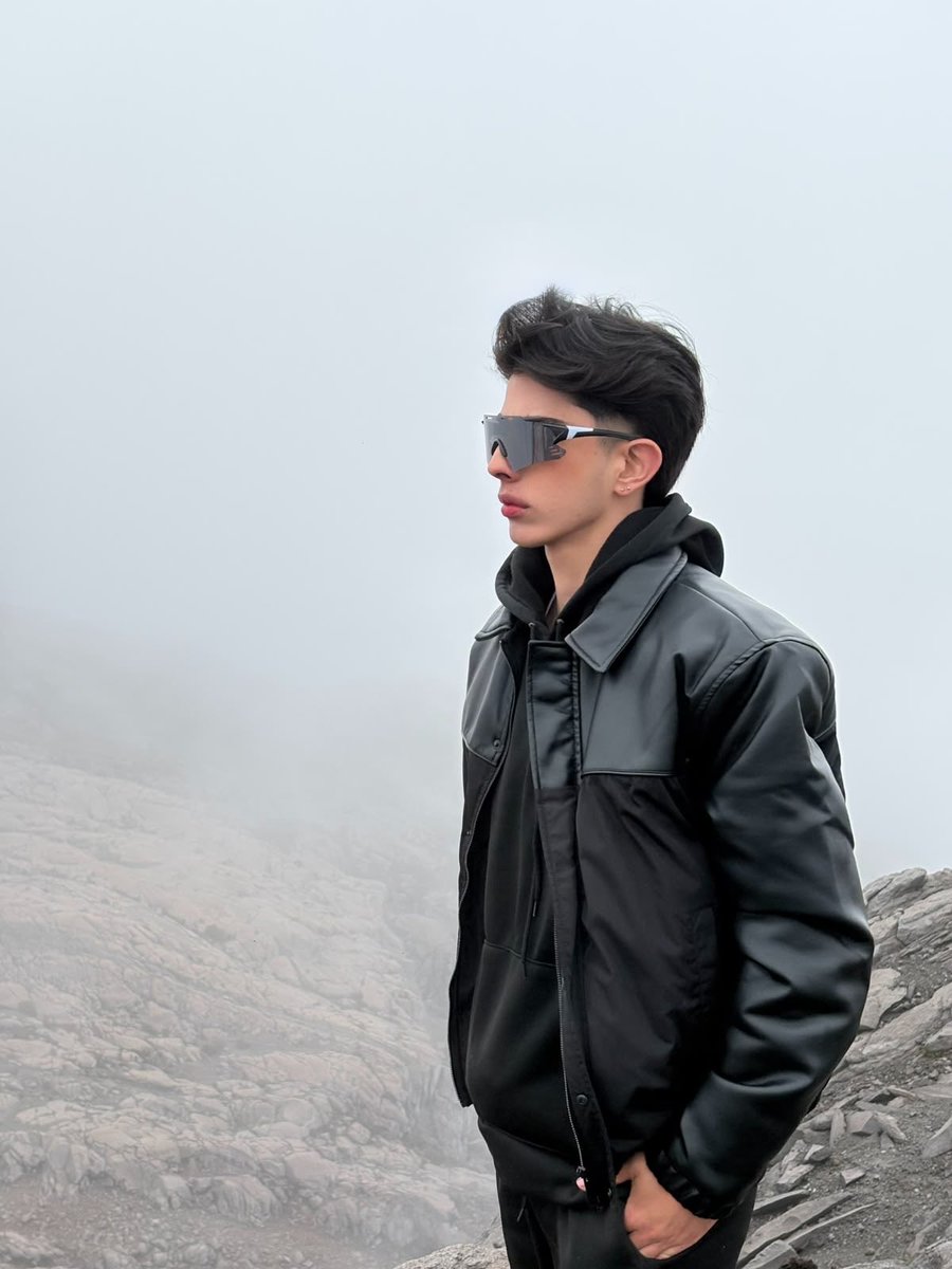 vasquez__001's tweet photo. Mi color favorito 🖤 https://t.co/2tqzuMT6L2