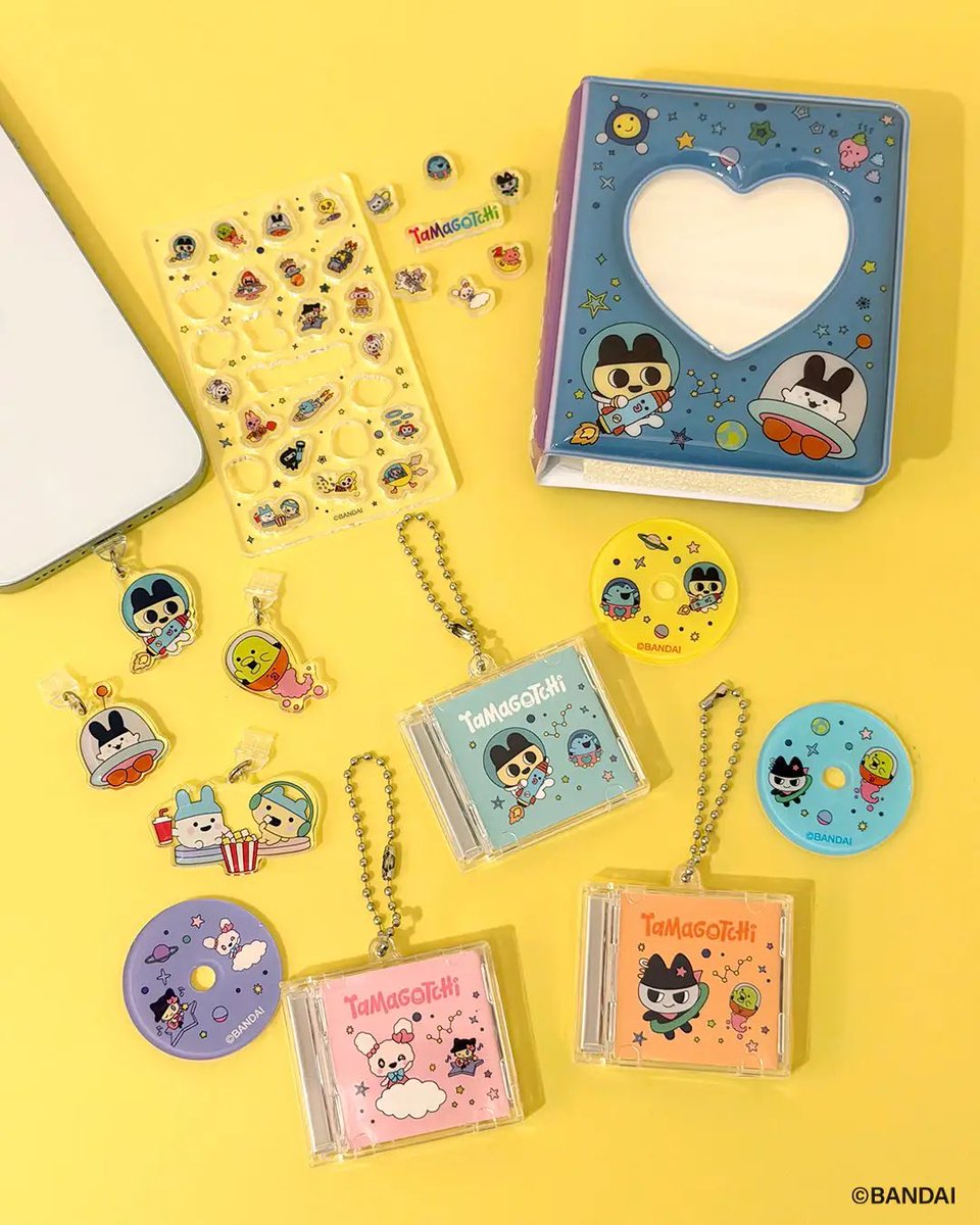tamagotch_goods's tweet photo. ＼コラボ🥚／

「#たまごっち」× サンキューマートの30周年記念アイテムが登場✨

星や惑星をモチーフにした限定アートで、ポーチやランチボックス、キーホルダーなど全31アイテムがラインナップ💕 

🛒9/30(水)12時～ WEB先行予約
→https://t.co/Lk3Ajd0K13  #pr

🗓️10月下旬～ 店頭で順次発売 https://t.co/dWk42NrQSn