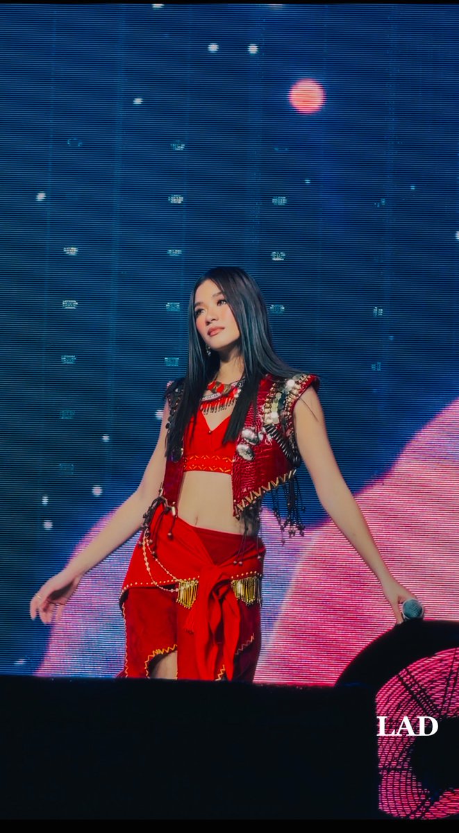 elaanor_43's tweet photo. My strength and my weakness because how am I supposed to stay strong when @bini_aiah looks THIS beautiful?! 😭🩵✨

@bini_aiah AUCKLAND ERA!!!🔥

#aiah 
#bini https://t.co/MTHMJ9zNiP