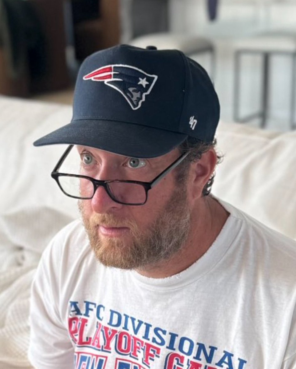 barstoolsports's tweet photo. Case Keenum tonight: 3 total touchdowns, 0 turnovers

Drake Maye this season: 1 touchdown, 8 turnovers https://t.co/jxJ6BYh1km
