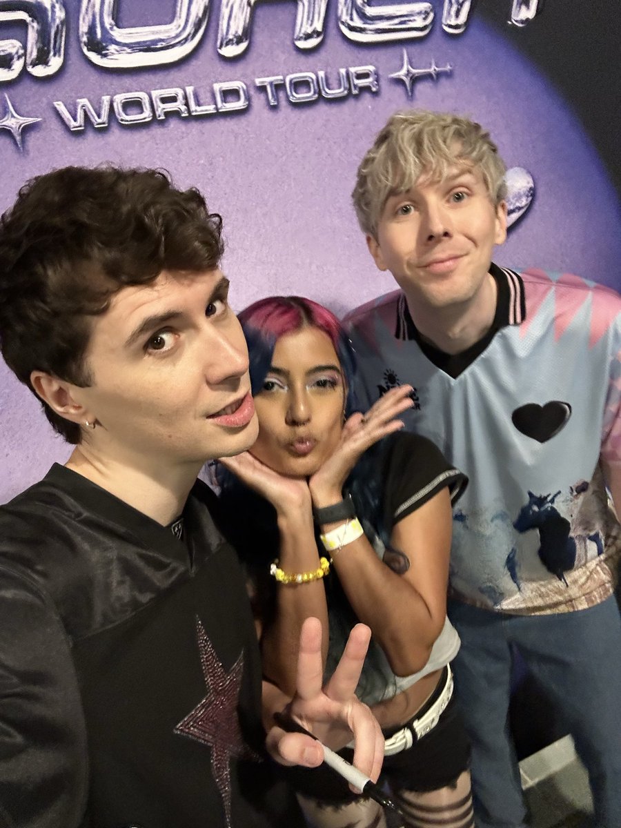 immortalpeasant's tweet photo. RAHHH PHOUSTON !! my favs n i serving phunt always 💜🪐🚀 https://t.co/aJQA43sHe0