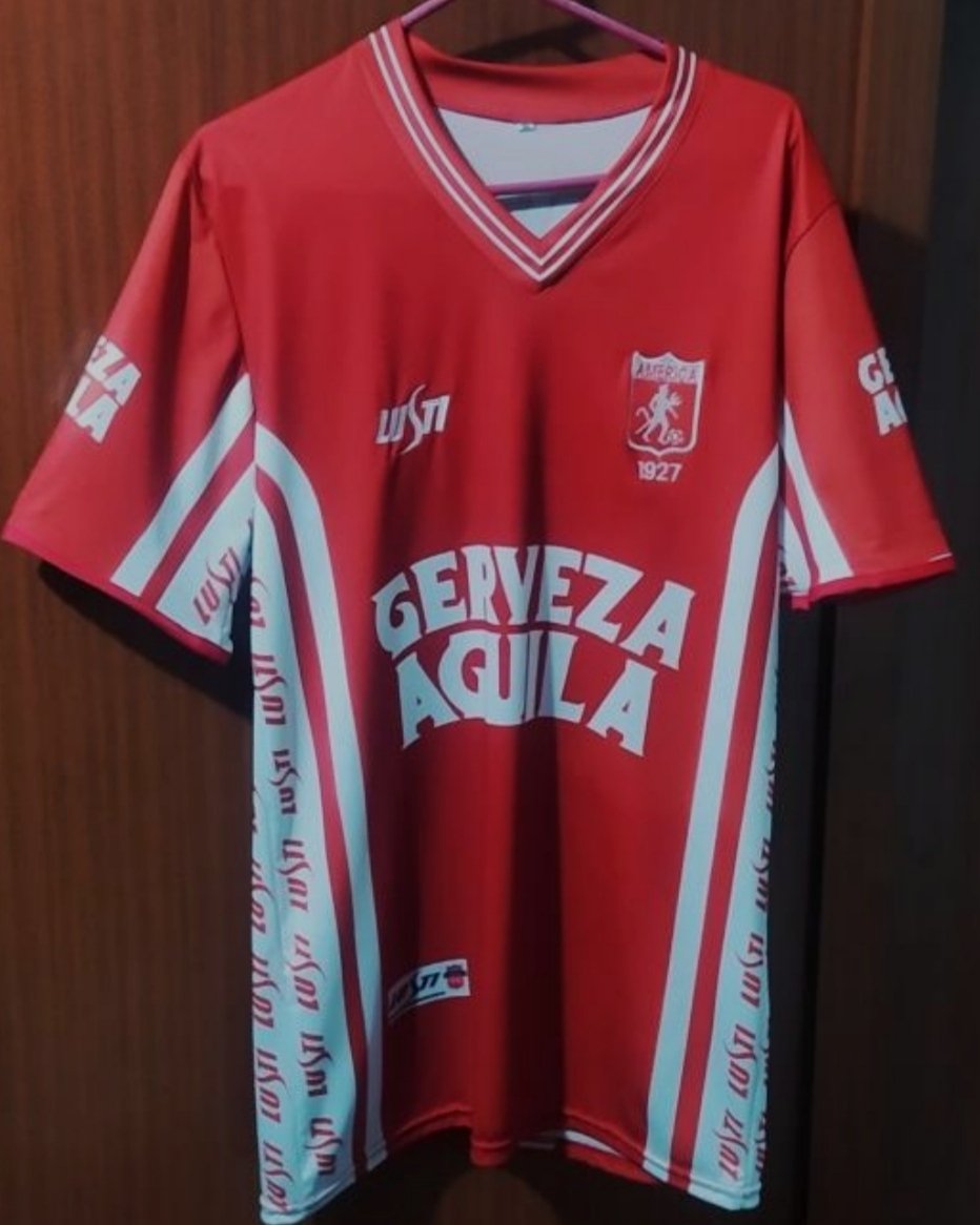MauroMacaro8182's tweet photo. Vendo camisetas de segunda mano en muy buen estado y a precios demasiado accequible; muy economicas. 
Info: 300-728-20-41 en Cali, Valle. https://t.co/0BYB6hFzUv