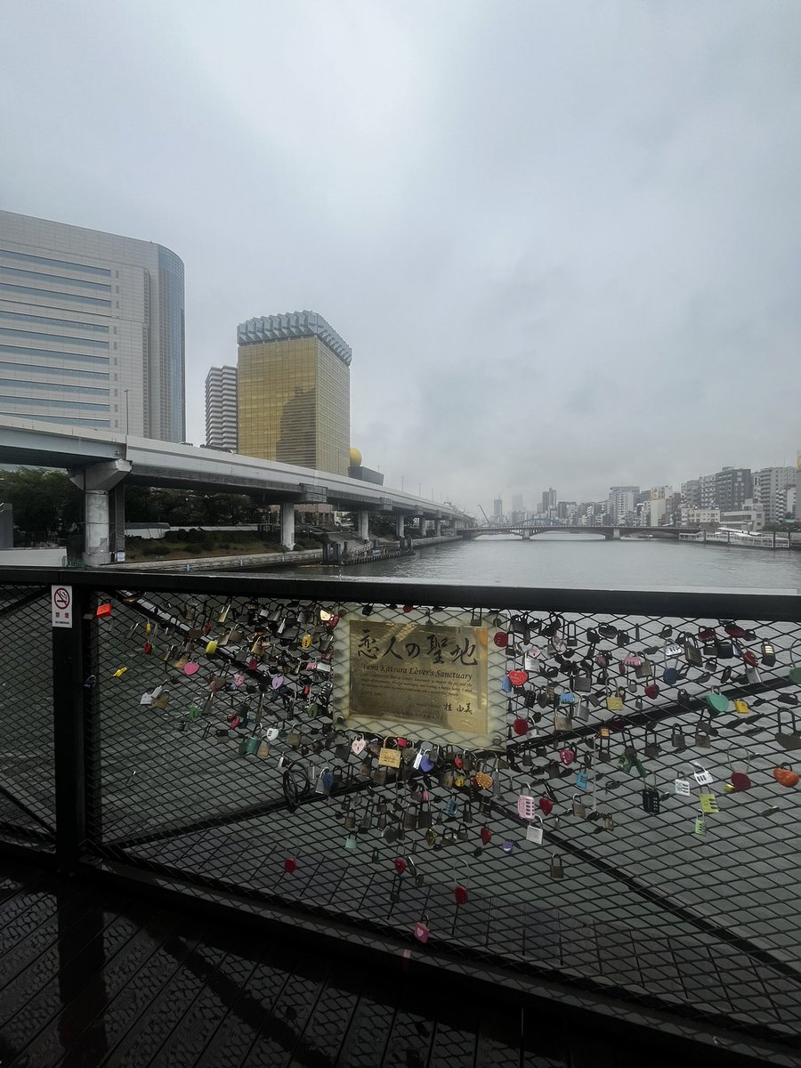 rin_command's tweet photo. SMと関係ないですが、
推し活関係でやさぐれ過ぎて
（Xのトレンド見てればわかるかも笑）
東京居るのにずっと喫煙所🚬から
動けずに居る笑 https://t.co/SvCb57Ek9M