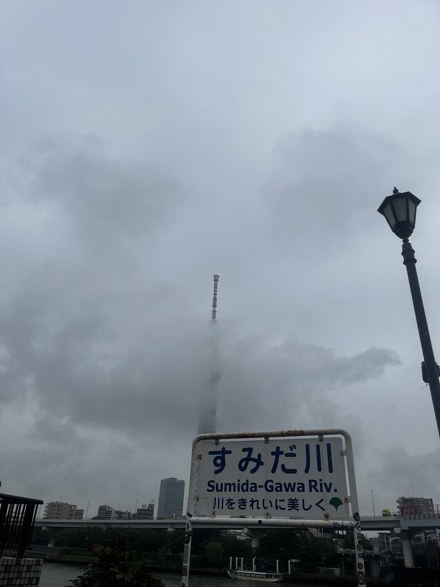 rin_command's tweet photo. SMと関係ないですが、
推し活関係でやさぐれ過ぎて
（Xのトレンド見てればわかるかも笑）
東京居るのにずっと喫煙所🚬から
動けずに居る笑 https://t.co/SvCb57Ek9M