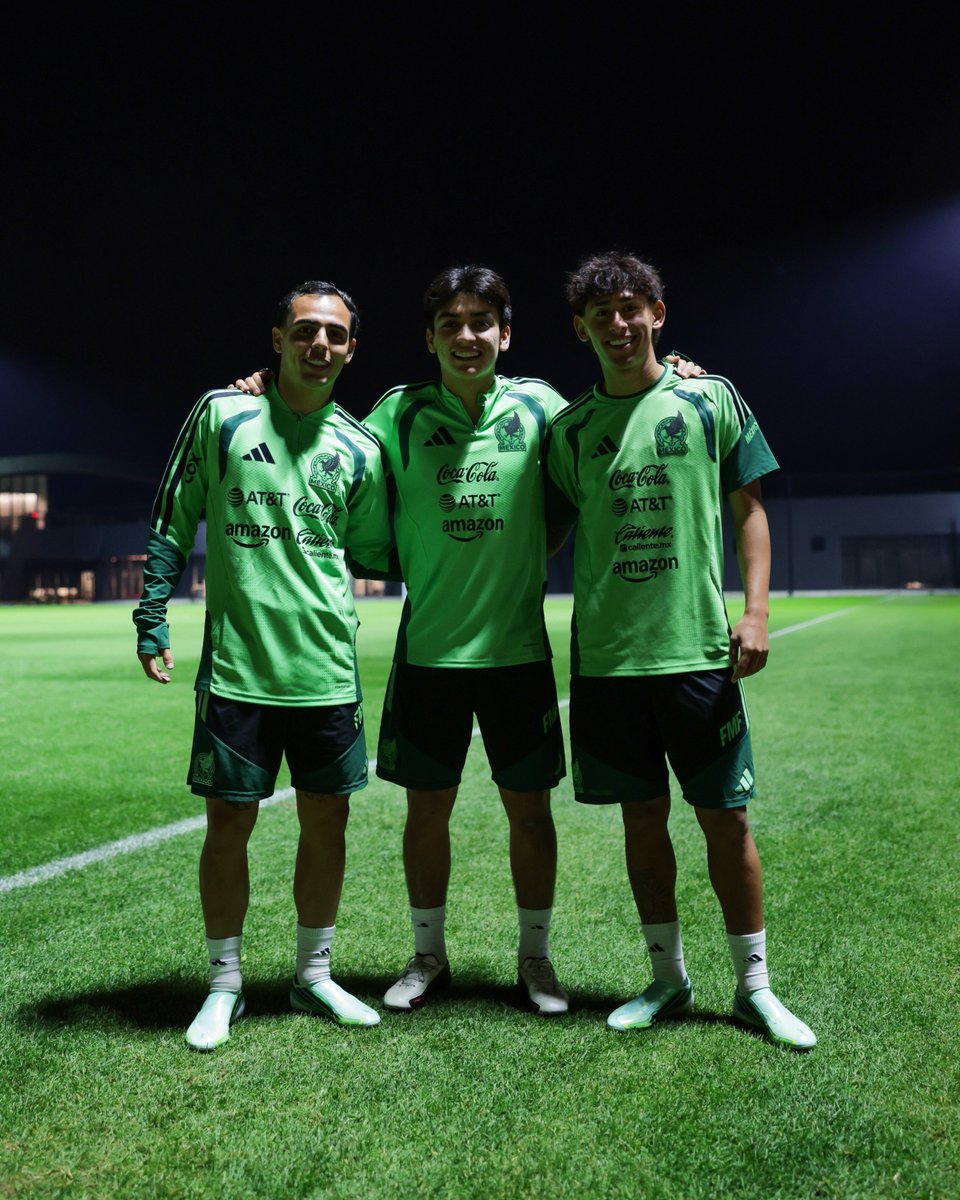 miseleccionmx's tweet photo. Nuestros muchachos Gilberto Mora,  Santiago Sandoval y Hugo Camberos están listos para demostrar de qué están hechos 💪.

#SomosMéxico https://t.co/96nE0mvD07